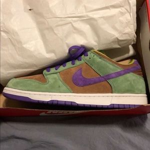 Sneakers in a size 11.5